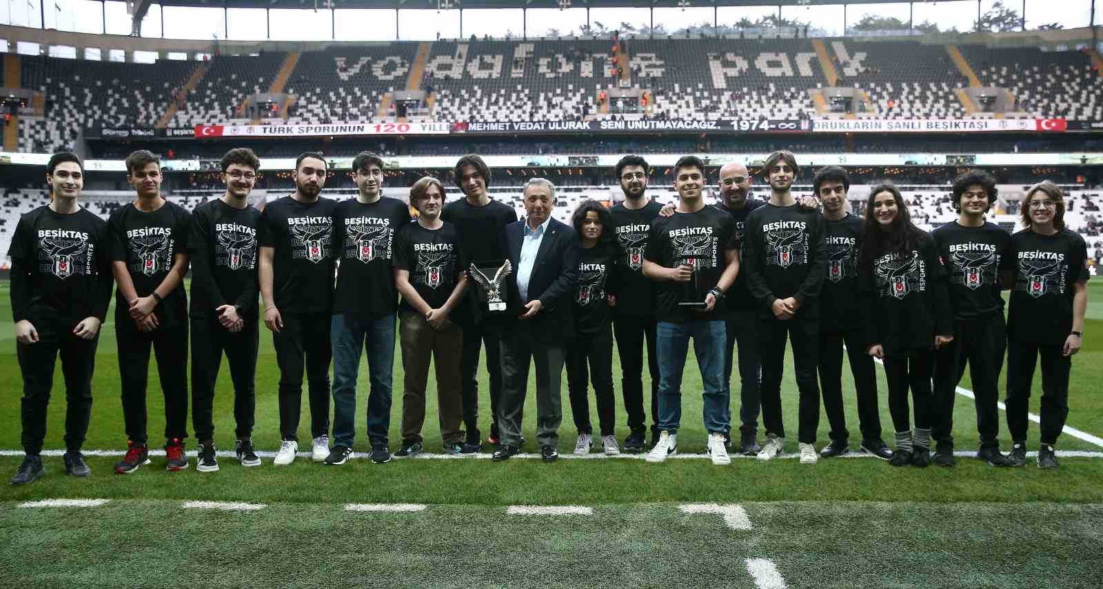 Ahmet Nur Çebi, Rsports Robotik Takımı’nı tebrik etti