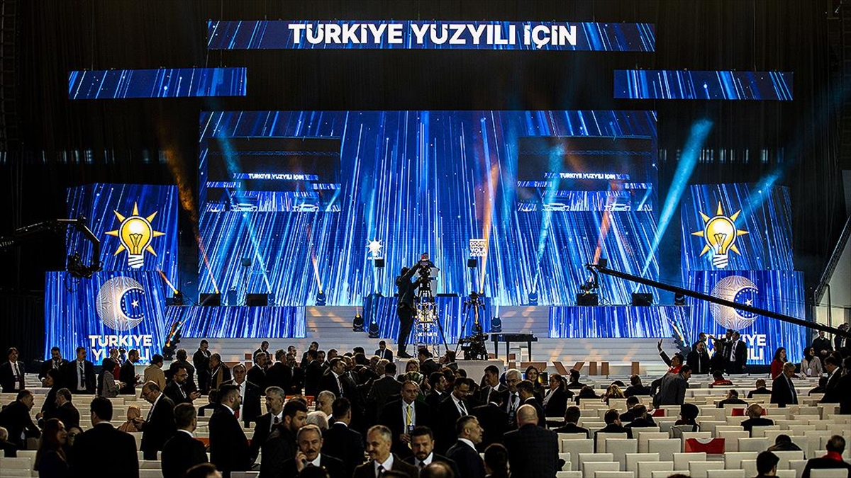 AK Parti Aday Tanıtım Toplantısı için Ankara Spor Salonu’na girişler başladı AK Parti Aday Tanıtım Toplantısı için Ankara Spor Salonu’na girişler başladı