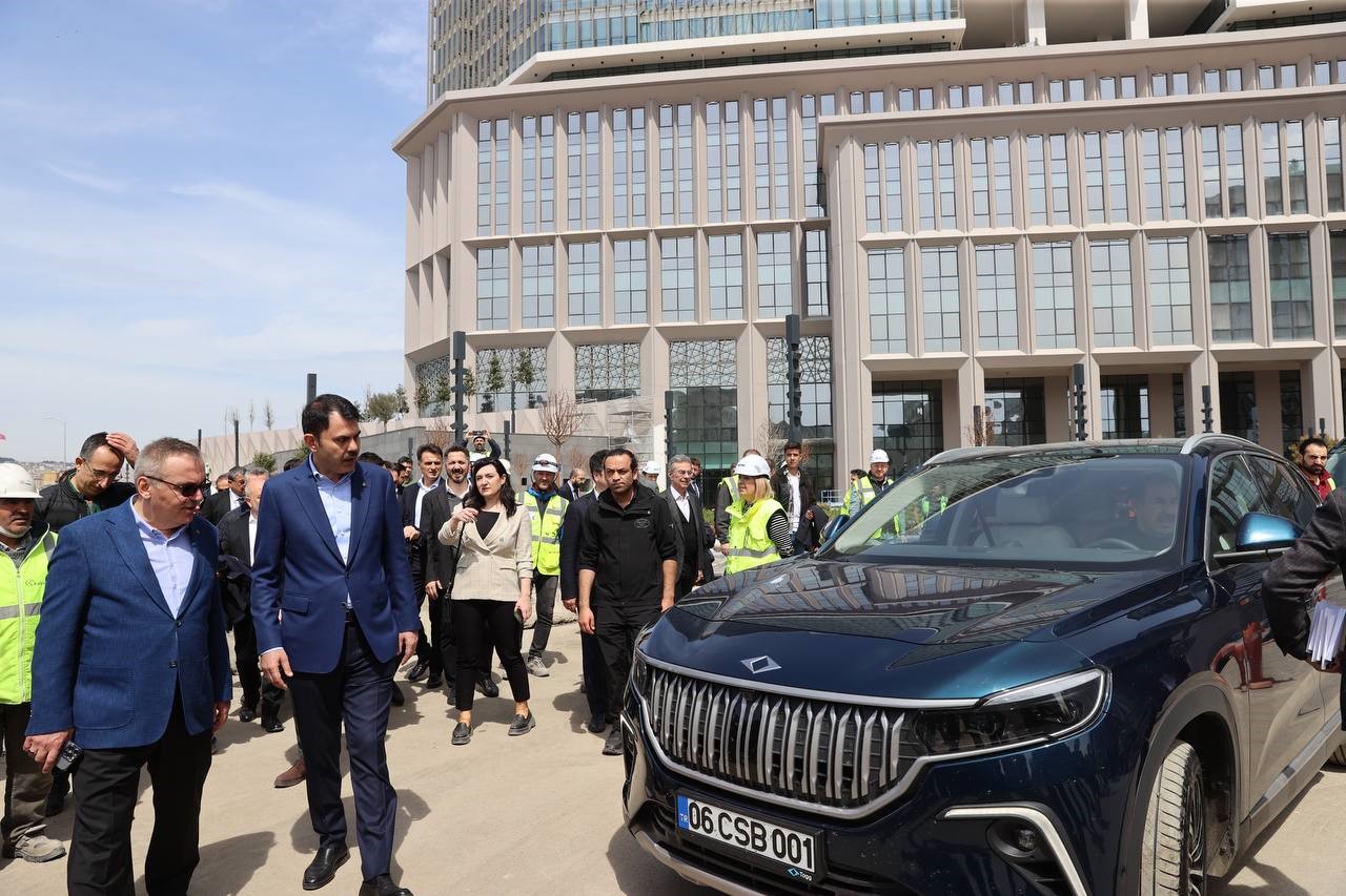 Bakan Kurum, Togg’un şoför koltuğuna geçerek İstanbul çevresinde tur attı Bakan Kurum, Togg’un şoför koltuğuna geçerek İstanbul çevresinde tur attı