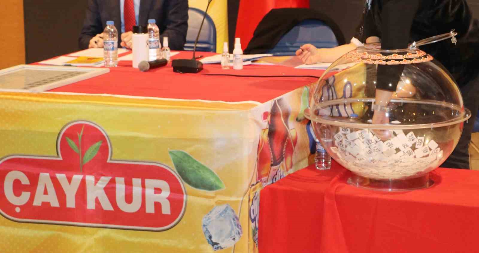 ÇAYKUR bin 365 mevsimlik işçi alacağını duyurdu, 38 bin 763 kişi başvurdu ÇAYKUR bin 365 mevsimlik işçi alacağını duyurdu, 38 bin 763 kişi başvurdu