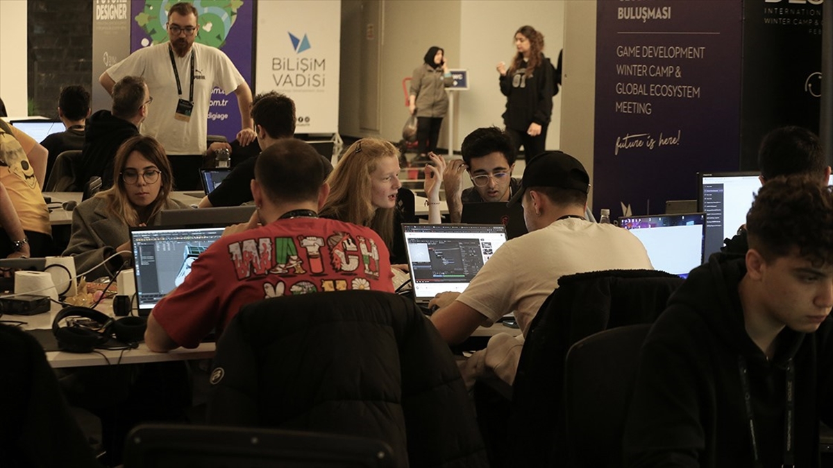 Genç oyun geliştiriciler Bilişim Vadisi’ndeki kampla sektörün kapısını aralıyor