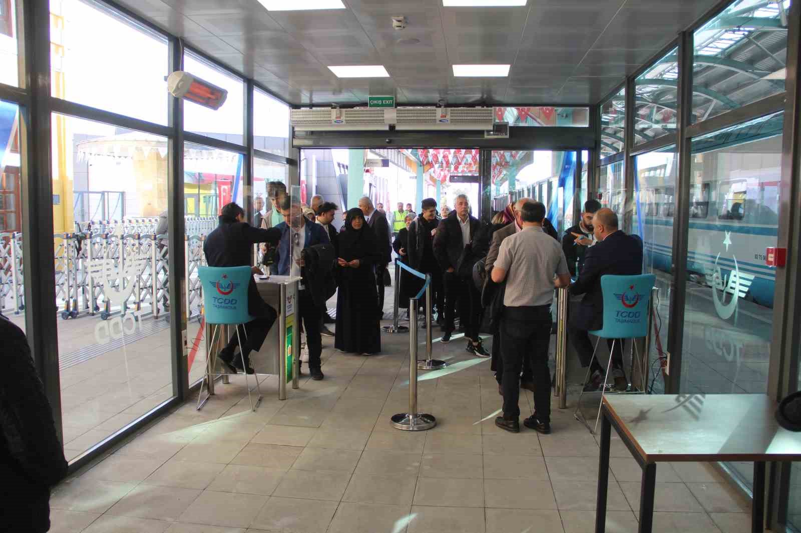 Hemşehrilerinden Karamollaoğlu’na: “Gelsin görsün” Hemşehrilerinden Karamollaoğlu’na: “Gelsin görsün”