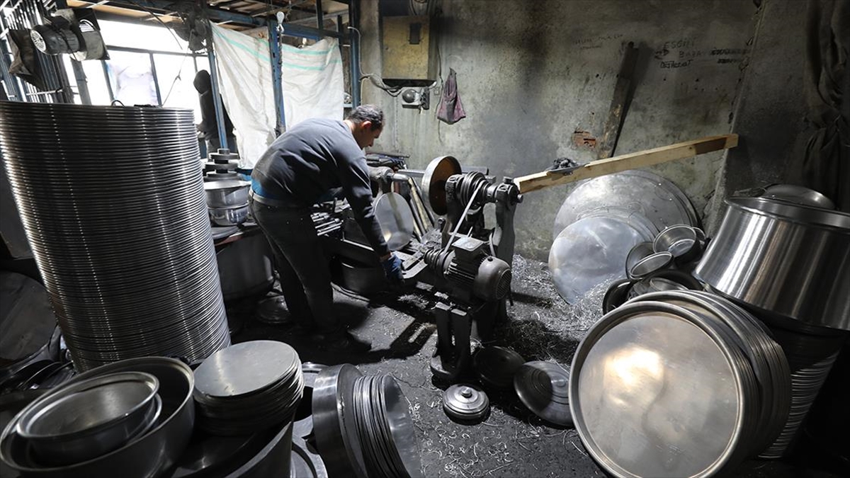 Kahramanmaraş mutfak eşyası sektörü yılın ikinci yarısında 100 milyon dolarlık ihracat hedefliyor Kahramanmaraş mutfak eşyası sektörü yılın ikinci yarısında 100 milyon dolarlık ihracat hedefliyor