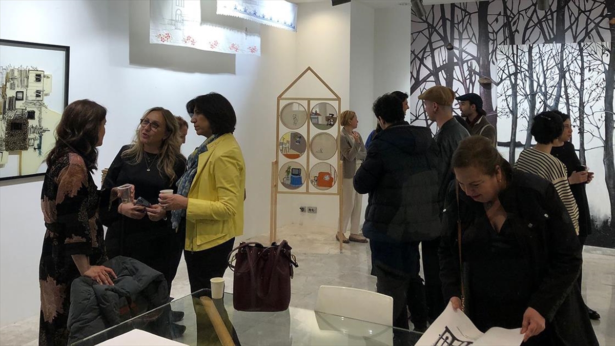 KRANK Art Gallery’nin yeni sergisi “Space Between Us” sanatseverlerle buluştu