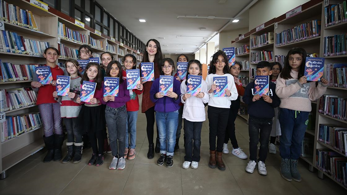 Muşlu öğrencilerin hayalleri Sibel öğretmenin kaleminden kitaba dönüşüyor Muşlu öğrencilerin hayalleri Sibel öğretmenin kaleminden kitaba dönüşüyor