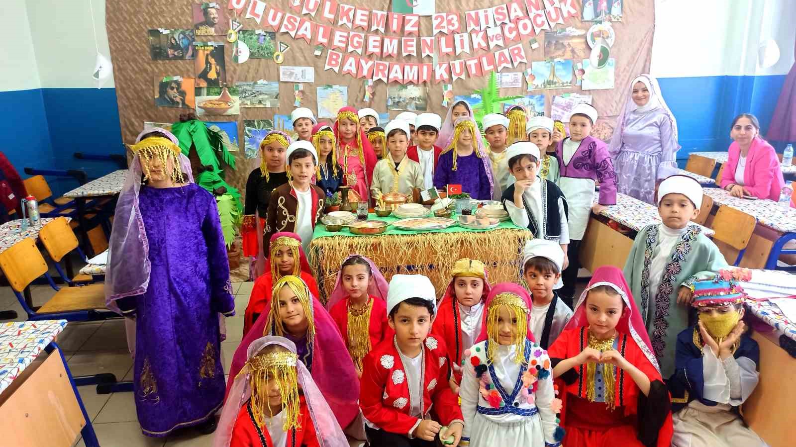 (Özel) Okulu 23 Nisan için Birleşmiş Milletler’e çevirdiler (Özel) Okulu 23 Nisan için Birleşmiş Milletler’e çevirdiler