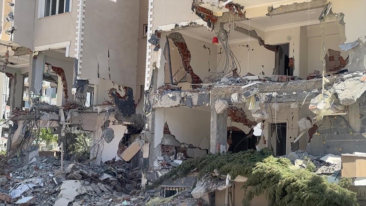 Adıyaman’da 8 bine yakın ağır hasarlı yapının yıkımına başlanacak