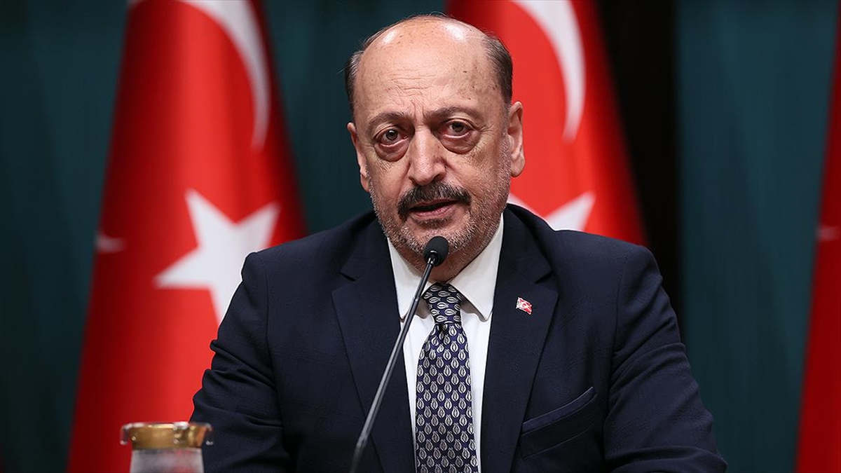 Bakan Bilgin ve konfederasyon başkanları kamu işçilerinin ücret artışını değerlendirdi Bakan Bilgin ve konfederasyon başkanları kamu işçilerinin ücret artışını değerlendirdi