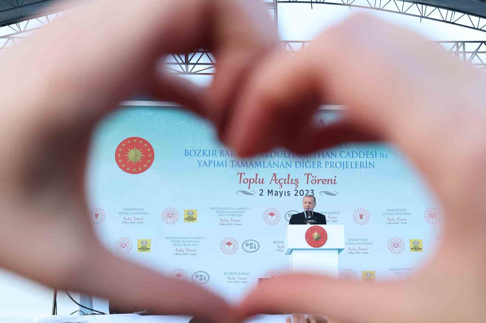 Cumhurbaşkanı Erdoğan: “21 yıldır gece gündüz demeden tüm Türkiye’ye aşkla hizmet ediyoruz” Cumhurbaşkanı Erdoğan: “21 yıldır gece gündüz demeden tüm Türkiye’ye aşkla hizmet ediyoruz”