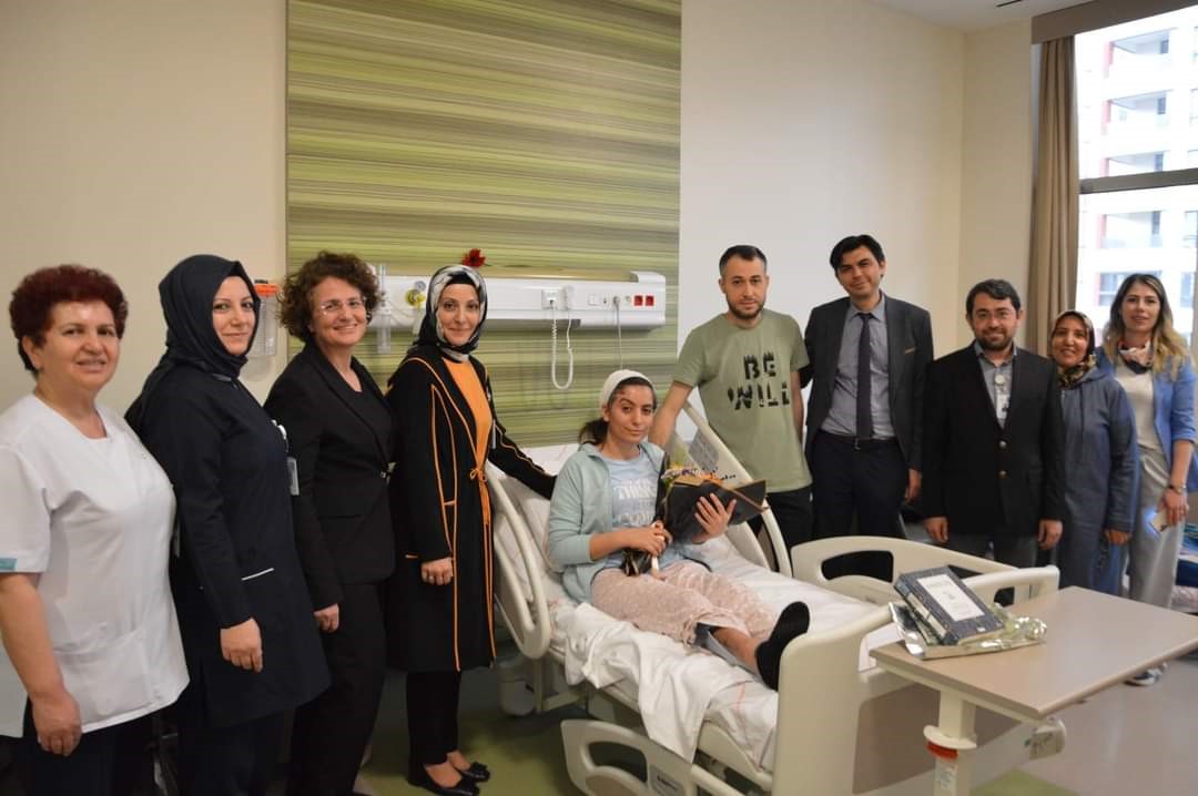 Depremzede hemşireye ‘Hemşireler Günü’ jesti Depremzede hemşireye ‘Hemşireler Günü’ jesti