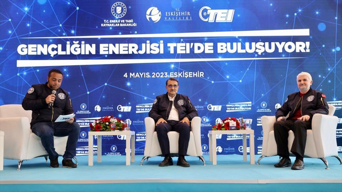 Enerji ve Tabii Kaynaklar Bakanı Dönmez, TEI’de meslek lisesi öğrencileriyle buluştu Enerji ve Tabii Kaynaklar Bakanı Dönmez, TEI’de meslek lisesi öğrencileriyle buluştu