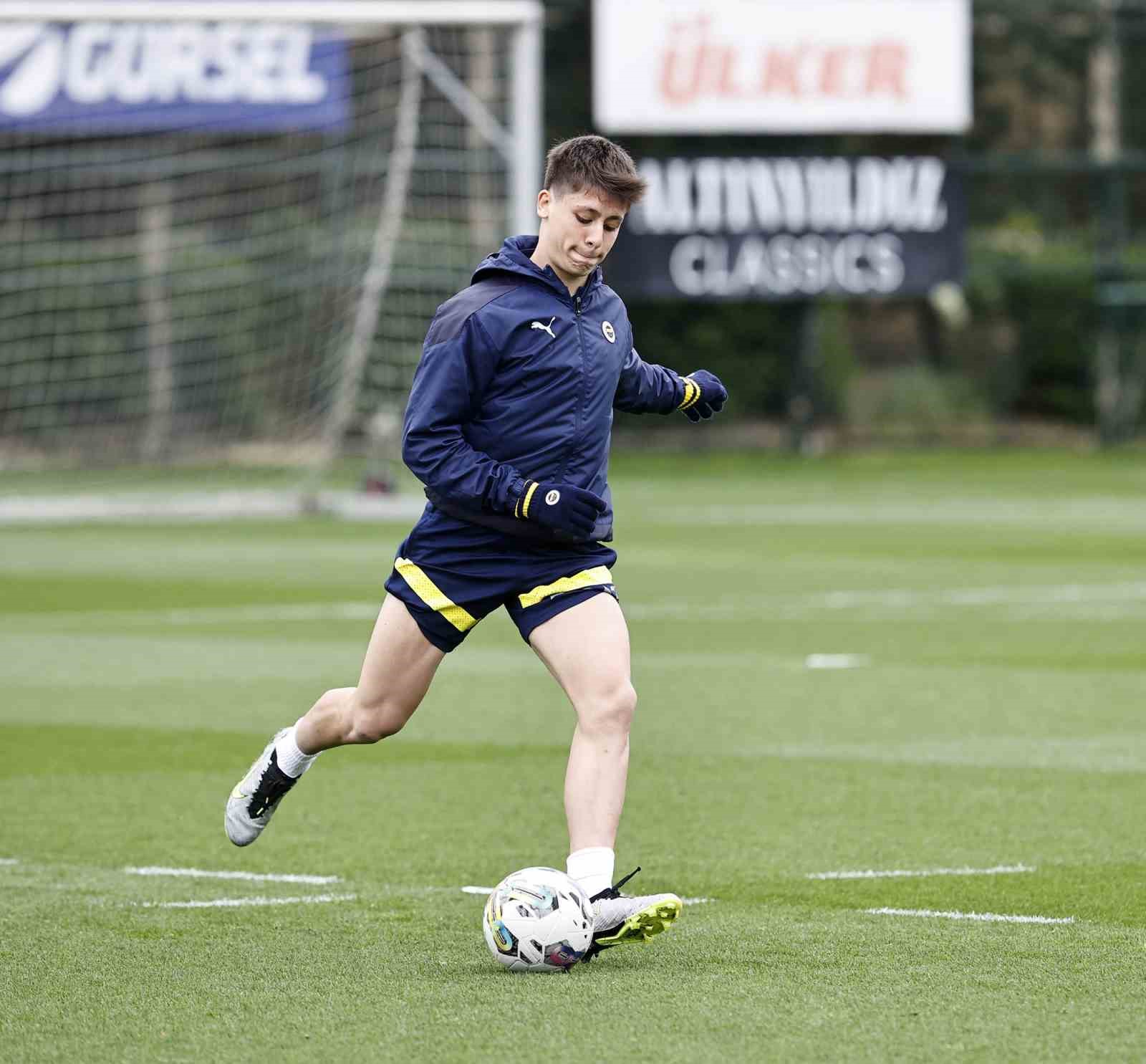 Fenerbahçe, Trabzonspor maçı hazırlıklarını sürdürdü Fenerbahçe, Trabzonspor maçı hazırlıklarını sürdürdü