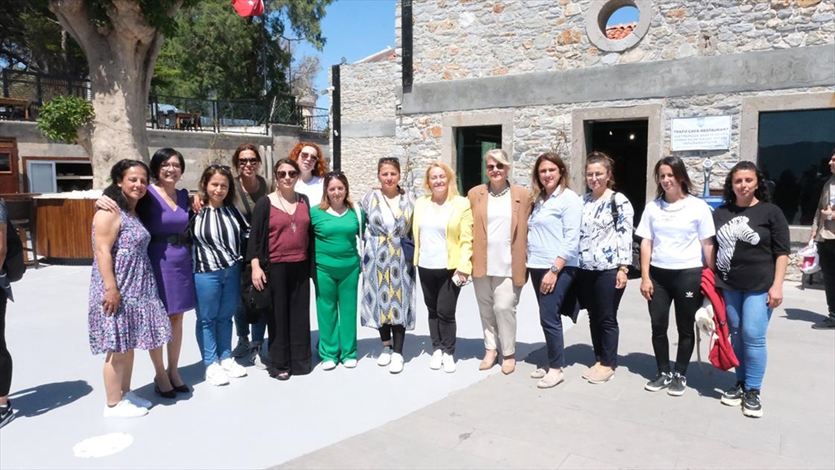 Hatay’dan 15 deprem mağduru kadın Bodrum’da ağırlandı Hatay’dan 15 deprem mağduru kadın Bodrum’da ağırlandı