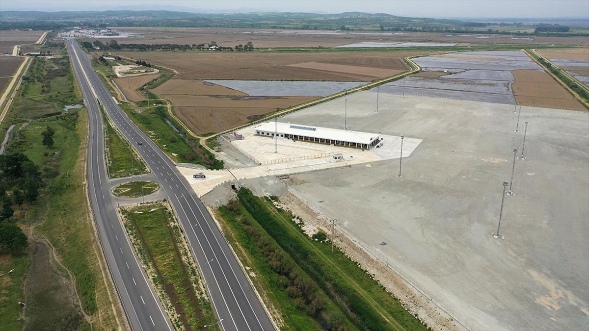 İpsala Sınır Kapısı yakınındaki tır parkında çalışmalar tamamlanıyor İpsala Sınır Kapısı yakınındaki tır parkında çalışmalar tamamlanıyor