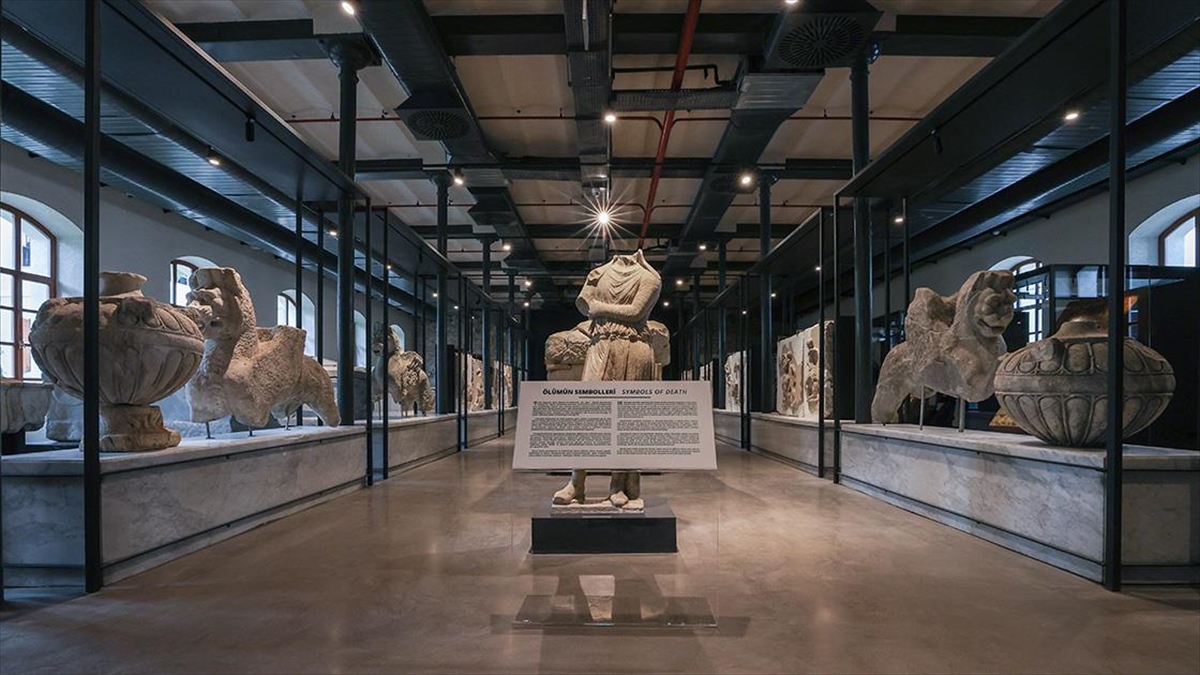 “İzmir Kültür Sanat Fabrikası” eşsiz eserleriyle ziyaretçilerini karşılıyor “İzmir Kültür Sanat Fabrikası” eşsiz eserleriyle ziyaretçilerini karşılıyor