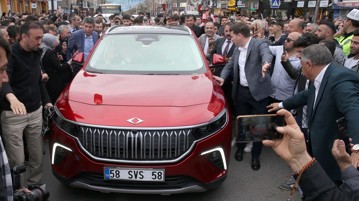 Türkiye’nin yerli otomobili Togg, Sivas’ta tanıtıldı Türkiye’nin yerli otomobili Togg, Sivas’ta tanıtıldı