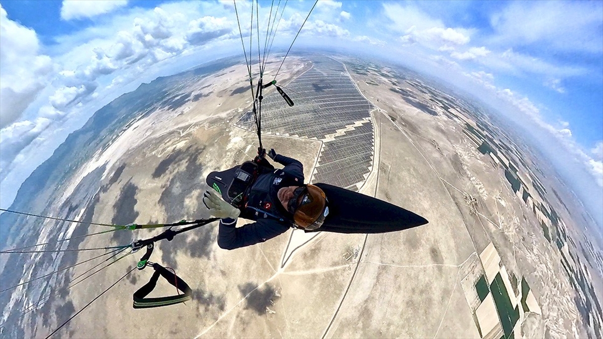 Avrupa’nın en büyük güneş enerji santrali 2 bin 700 metre yüksekten görüntülendi Avrupa’nın en büyük güneş enerji santrali 2 bin 700 metre yüksekten görüntülendi