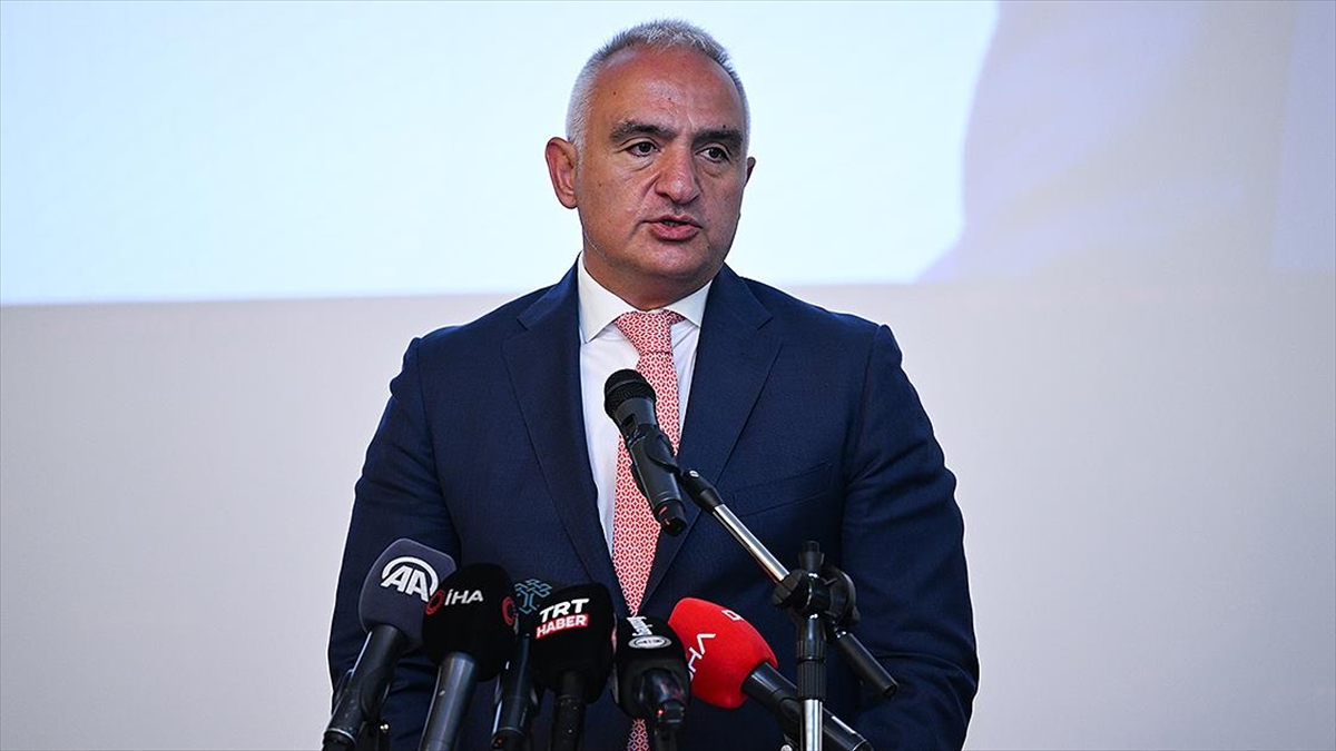 Bakan Ersoy: 2023 turizm hedeflerimizi 60 milyon turist ve 56 milyar dolar gelir olarak ilan ettik Bakan Ersoy: 2023 turizm hedeflerimizi 60 milyon turist ve 56 milyar dolar gelir olarak ilan ettik