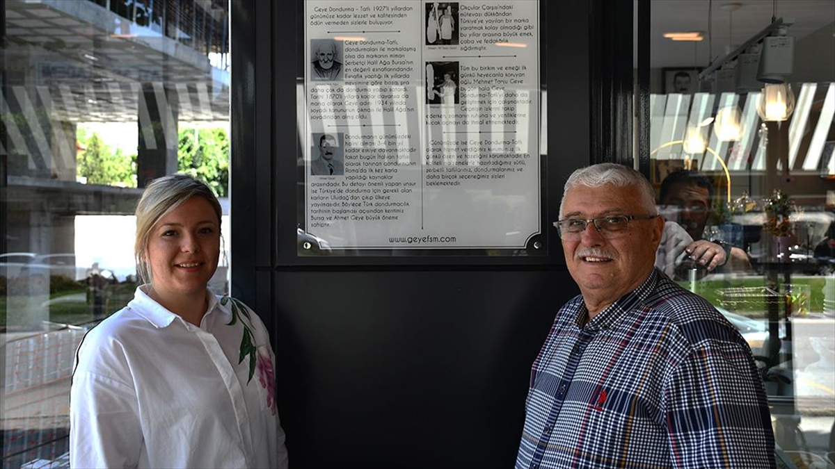 Bursalı dondurmacı aile bir asırdır yaz sıcağında bunalanları serinletiyor Bursalı dondurmacı aile bir asırdır yaz sıcağında bunalanları serinletiyor