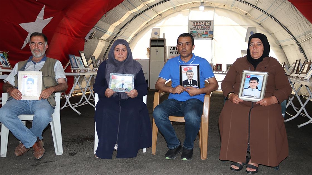 Diyarbakır annelerinin evlat nöbeti kararlılıkla sürüyor Diyarbakır annelerinin evlat nöbeti kararlılıkla sürüyor