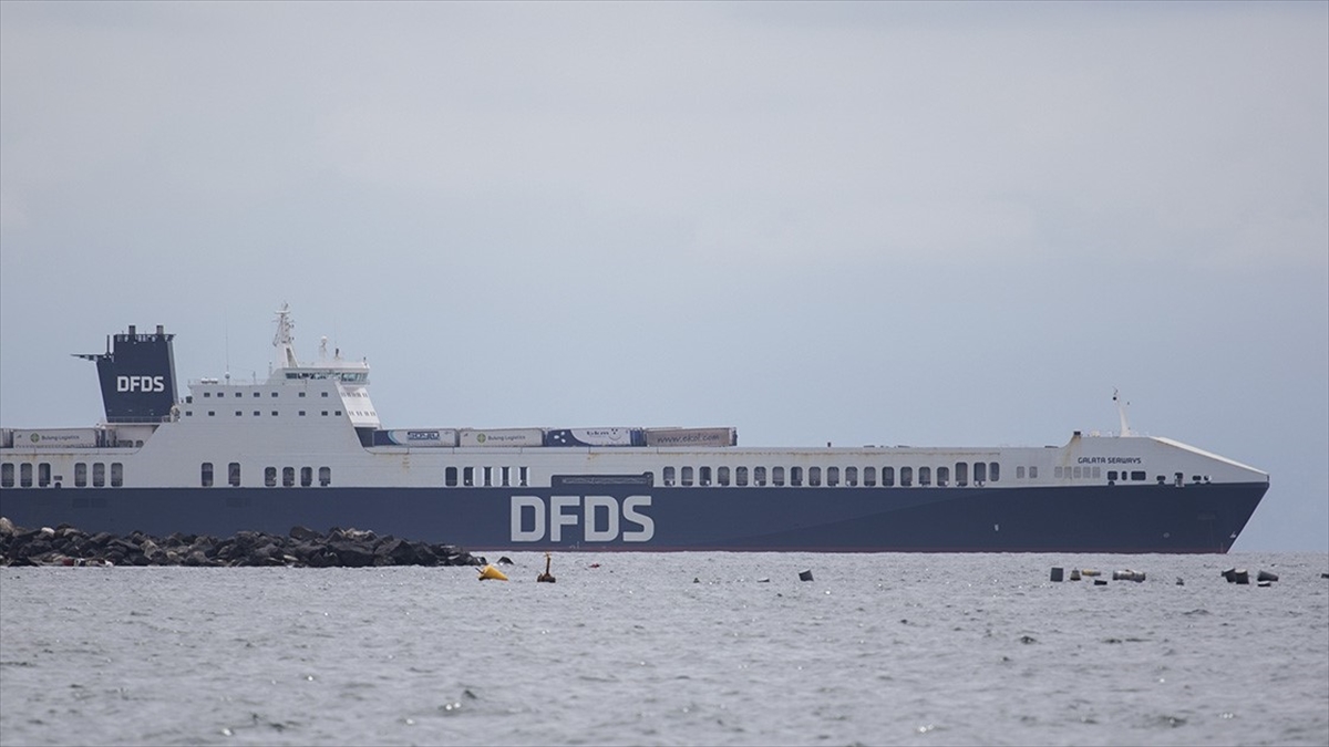 Düzensiz göçmenlerin alıkoyma girişimi üzerine operasyonla kurtarılan Türk gemisi yoluna devam ediyor Düzensiz göçmenlerin alıkoyma girişimi üzerine operasyonla kurtarılan Türk gemisi yoluna devam ediyor