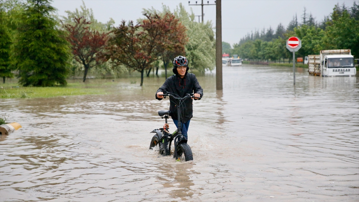 Eskişehir’de sağanak ve dolu etkili oldu