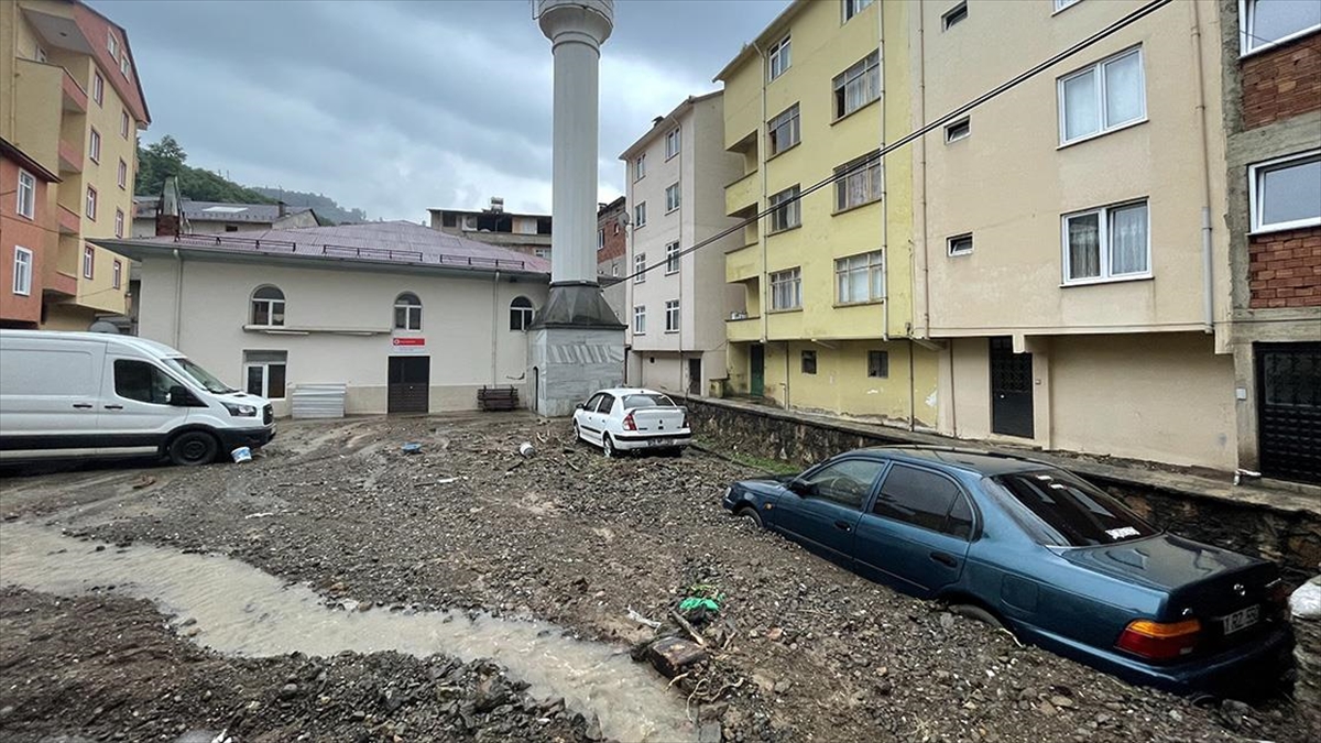 Giresun’da sağanak su baskınlarına neden oldu Giresun’da sağanak su baskınlarına neden oldu