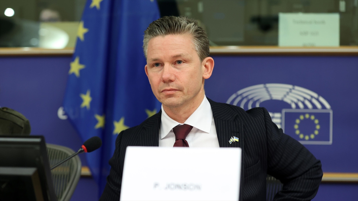 İsveç Savunma Bakanı Jonson, en büyük önceliklerinin NATO’ya tam üyelik olduğunu söyledi