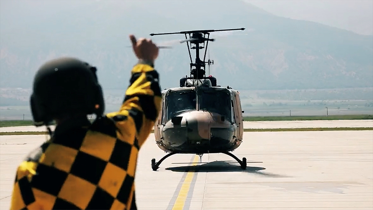 MSB’den “döner kanat pilotaj eğitimi” paylaşımı