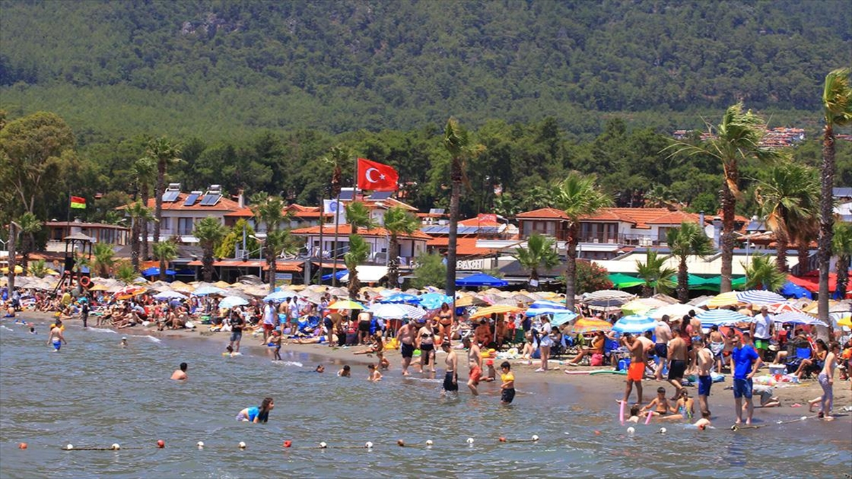 Muğla sahillerinde bayram tatili yoğunluğu yaşanıyor
