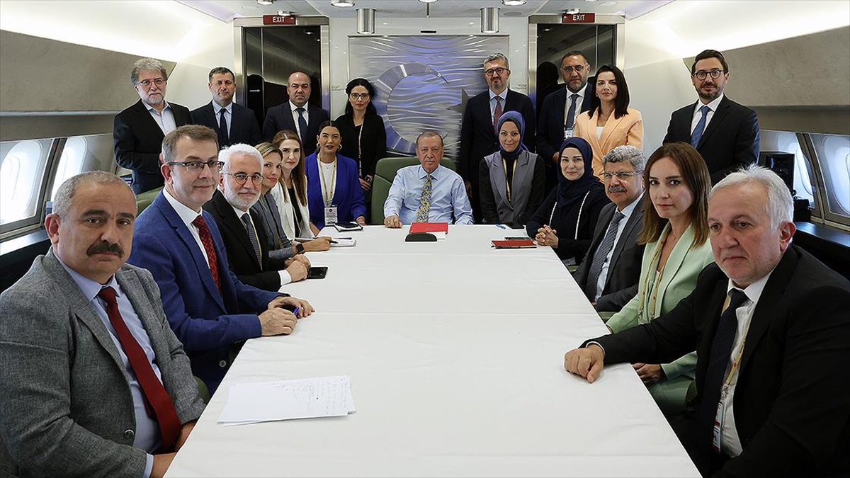 Cumhurbaşkanı Erdoğan: Körfez ülkeleriyle işbirliğimiz önümüzdeki dönemde somut projelerle güçlenerek gelişecek Cumhurbaşkanı Erdoğan: Körfez ülkeleriyle işbirliğimiz önümüzdeki dönemde somut projelerle güçlenerek gelişecek