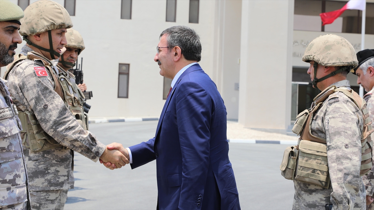 Cumhurbaşkanı Yardımcısı Yılmaz, Katar’da görevli Mehmetçik ile bir araya geldi Cumhurbaşkanı Yardımcısı Yılmaz, Katar’da görevli Mehmetçik ile bir araya geldi