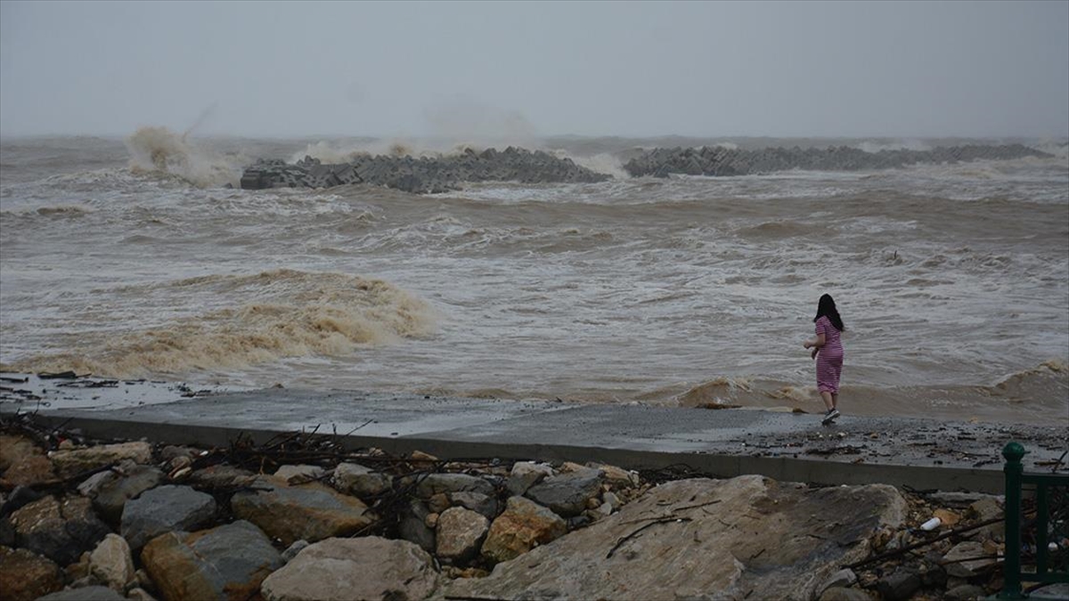 Düzce ve Sakarya’da sağanak etkili oluyor Düzce ve Sakarya’da sağanak etkili oluyor