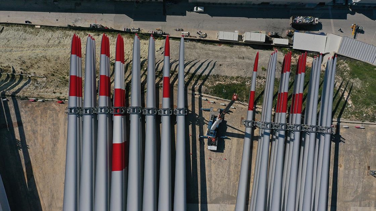 Geçen yıl Avrupa’ya gönderilen 3 rüzgar türbini kanadından biri İzmir’den