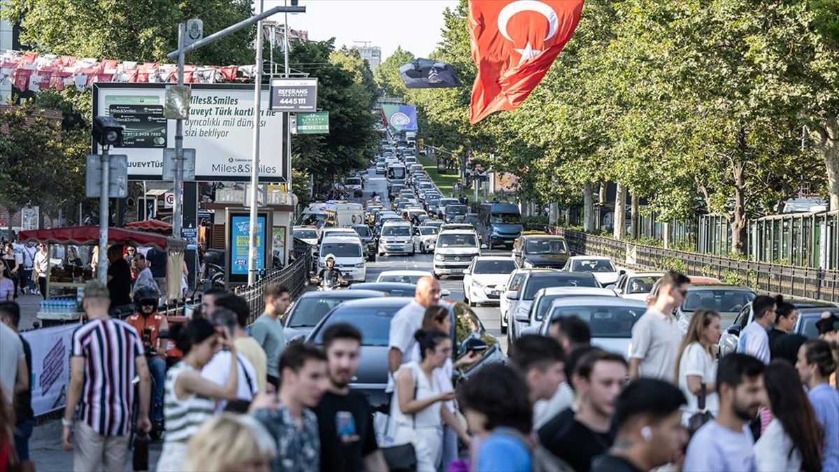 İBB’nin Beşiktaş Meydanı’ndaki çevre düzenlemesi “trafik yoğunluğu” şikayetlerine neden oldu İBB’nin Beşiktaş Meydanı’ndaki çevre düzenlemesi “trafik yoğunluğu” şikayetlerine neden oldu