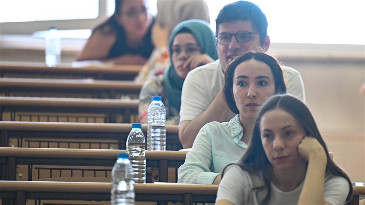 KPSS Alan Bilgisi Sınavları sabah oturumu yapıldı KPSS Alan Bilgisi Sınavları sabah oturumu yapıldı