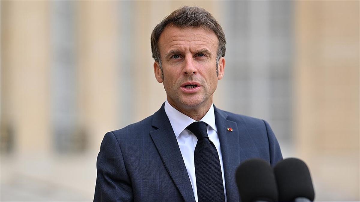 Macron, Fransa’da gencin polis kurşunuyla öldürülmesiyle çıkan kaostan ders aldığını söyledi Macron, Fransa’da gencin polis kurşunuyla öldürülmesiyle çıkan kaostan ders aldığını söyledi