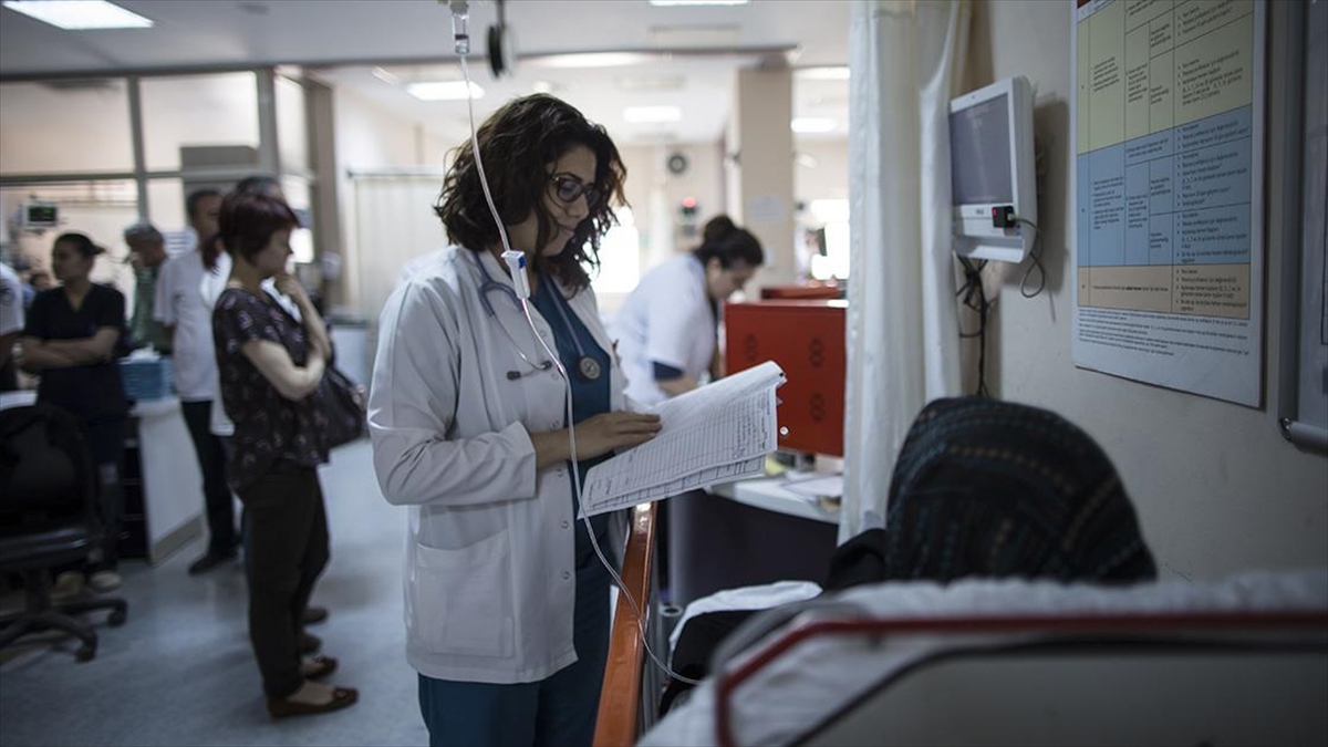 Medyada görüş belirtmeye “taahhütname” şartı: Hekimlerin uzmanlık alanı dışında görüş beyan etmesi doğru değil Medyada görüş belirtmeye “taahhütname” şartı: Hekimlerin uzmanlık alanı dışında görüş beyan etmesi doğru değil