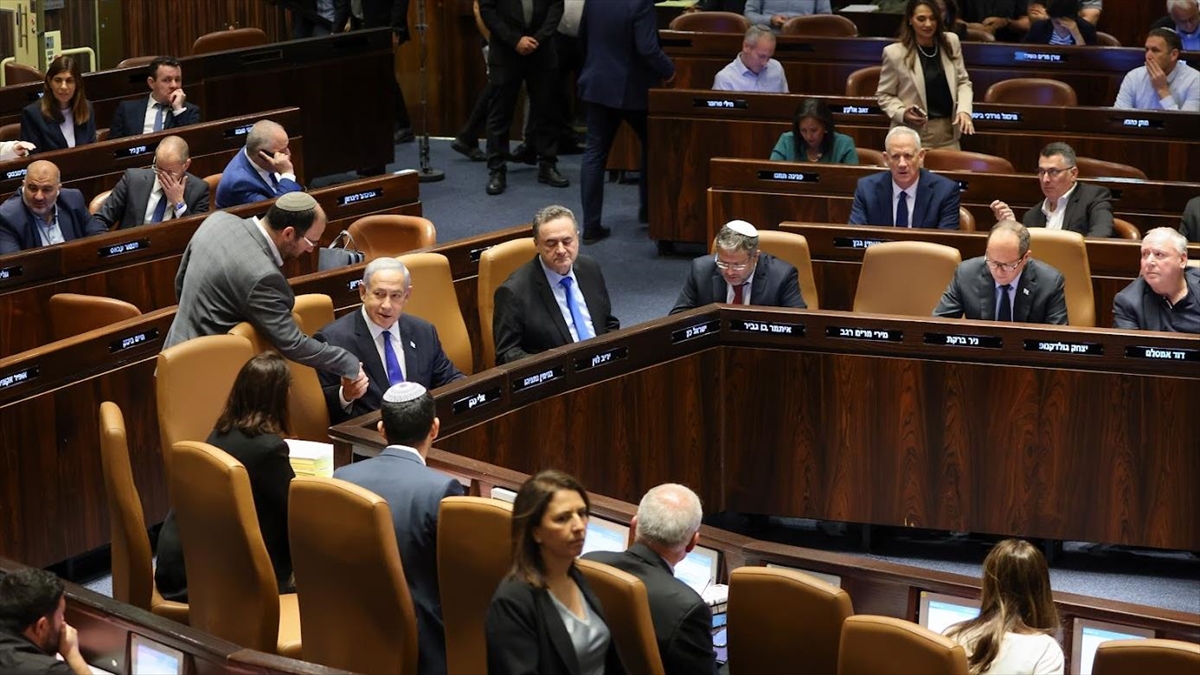 Netanyahu hükümeti, İsrail’i siyasi kaosa sürükleyen yasa tasarısını Meclisten geçirdi Netanyahu hükümeti, İsrail’i siyasi kaosa sürükleyen yasa tasarısını Meclisten geçirdi