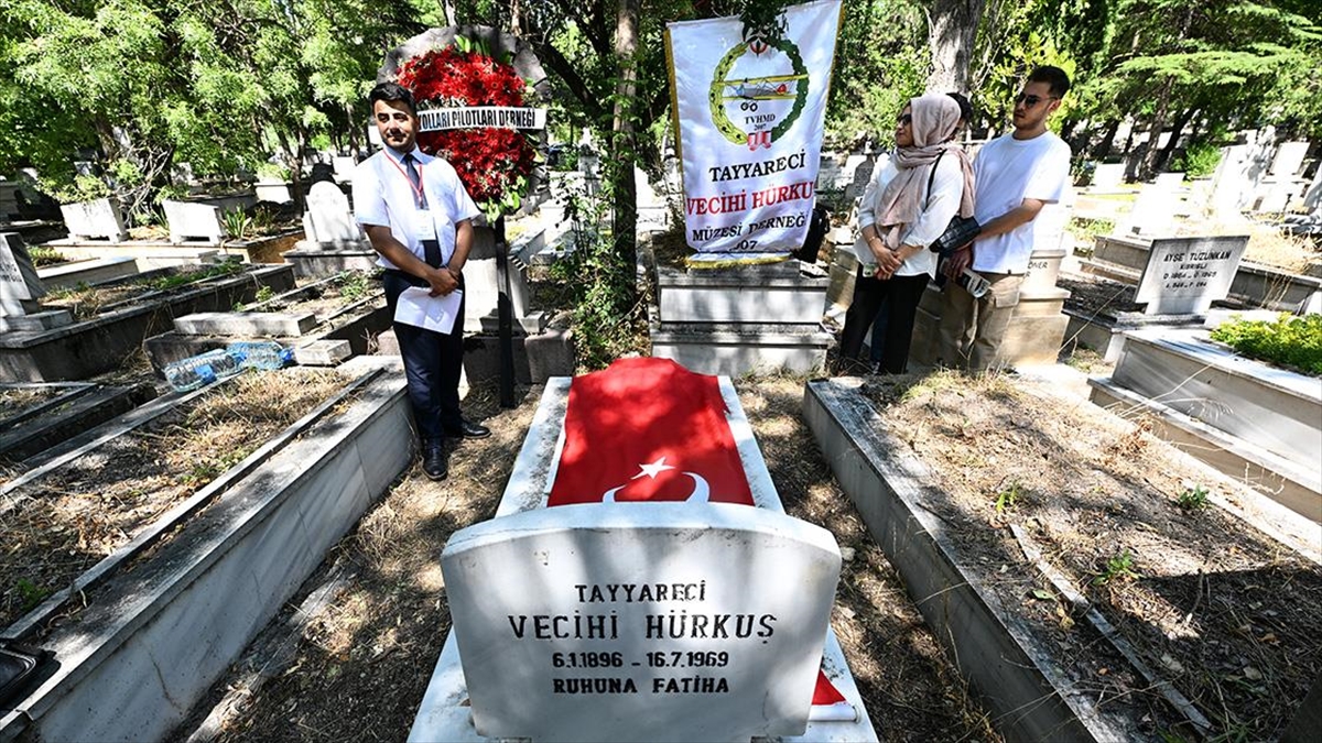 Türk havacılık tarihinin önemli isimlerinden Vecihi Hürkuş kabri başında anıldı