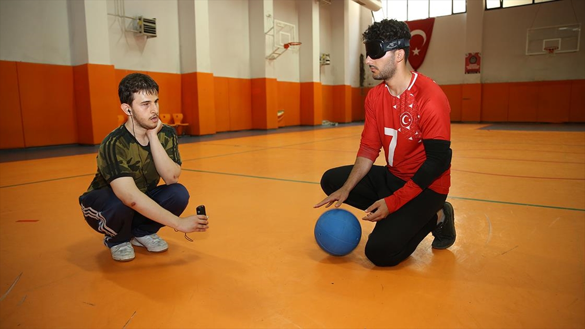 Üniversiteli genç kendisi gibi görmeyenler için bilgisayar oyunu tasarlıyor Üniversiteli genç kendisi gibi görmeyenler için bilgisayar oyunu tasarlıyor