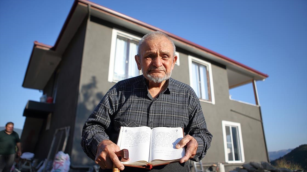 Askerde başladığı günlük tutma alışkanlığını 70 yıldır bırakmadı Askerde başladığı günlük tutma alışkanlığını 70 yıldır bırakmadı