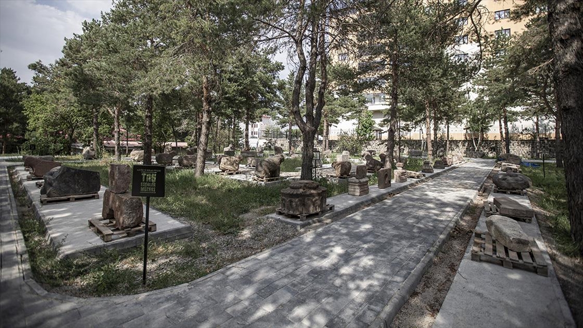 Erzurum’da “Taş Eserler Açık Hava Müzesi” açılış için gün sayıyor Erzurum’da “Taş Eserler Açık Hava Müzesi” açılış için gün sayıyor