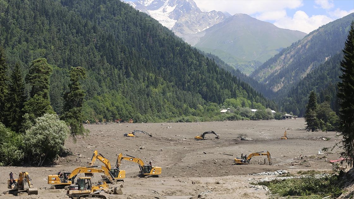 Gürcistan’ın tatil beldesi Şovi’deki heyelanda ölü sayısı 18’e yükseldi Gürcistan’ın tatil beldesi Şovi’deki heyelanda ölü sayısı 18’e yükseldi