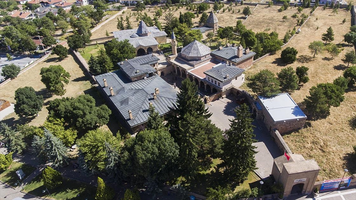 Hacı Bektaş Veli’nin fikir ve düşünceleri insanlığın yolunu aydınlatıyor Hacı Bektaş Veli’nin fikir ve düşünceleri insanlığın yolunu aydınlatıyor