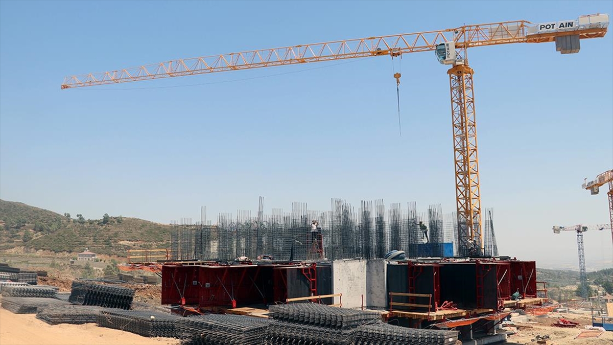Hatay’da inşasına başlanan 30 bin 749 kalıcı konutta çalışmalar sürüyor Hatay’da inşasına başlanan 30 bin 749 kalıcı konutta çalışmalar sürüyor