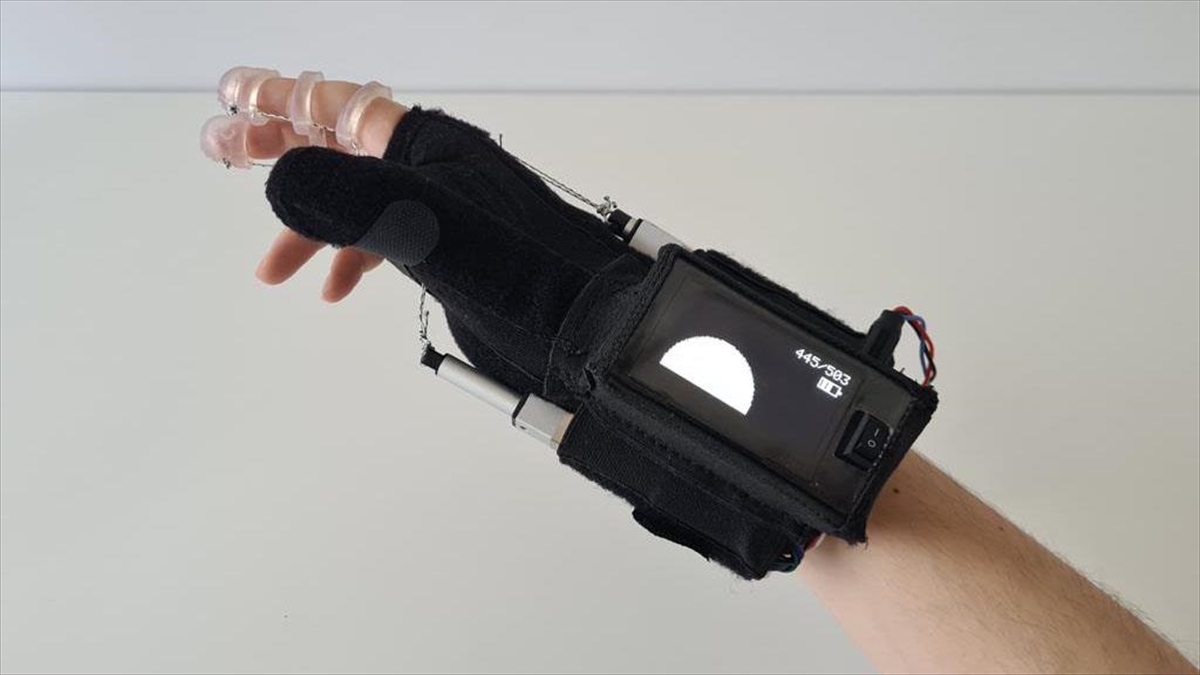 Uludağ Üniversitesinde kısmi felçli hastalar için “mobil el dış iskeleti” geliştirildi Uludağ Üniversitesinde kısmi felçli hastalar için “mobil el dış iskeleti” geliştirildi