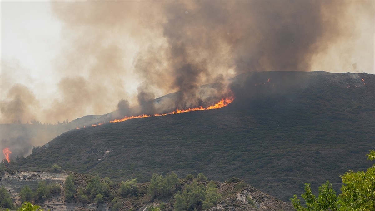 Yunanistan, kundaklama ve ihmalle yangına sebep olanlara verilecek cezaları artıracak Yunanistan, kundaklama ve ihmalle yangına sebep olanlara verilecek cezaları artıracak