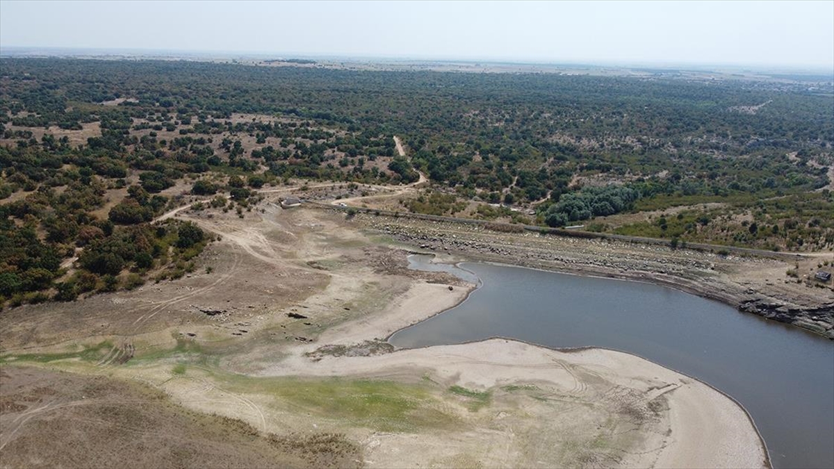 Edirne’de 6 bin dönümü sulayan gölet kuraklık nedeniyle dip seviyeyi gördü Edirne’de 6 bin dönümü sulayan gölet kuraklık nedeniyle dip seviyeyi gördü