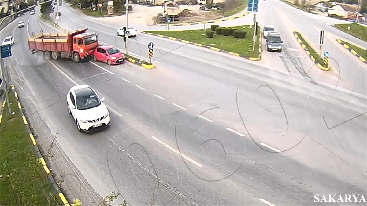Sakarya’daki trafik kazaları KGYS kameralarında